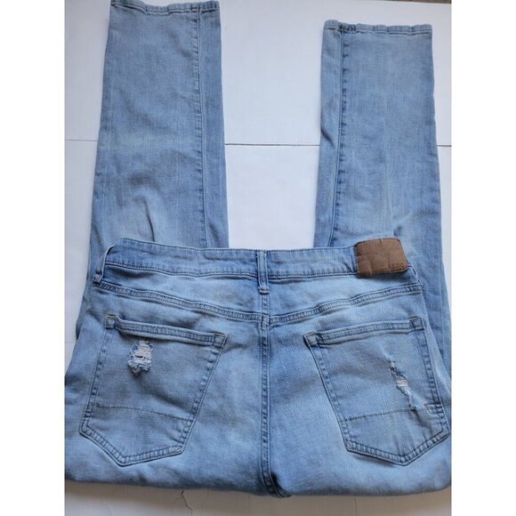 Aeropostale Slim Straight Mens Jeans Distressed Size 33/32 Casual Light Wash - Picture 7 of 9